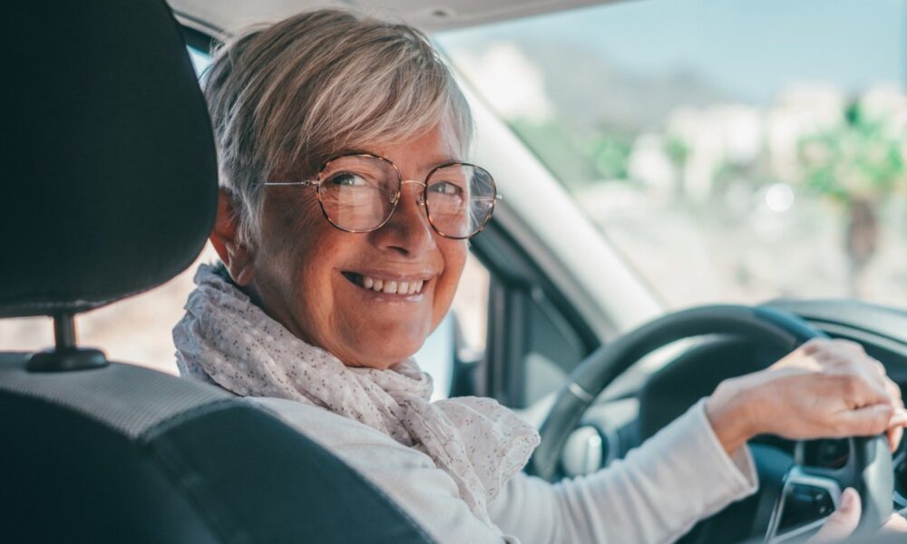 📰 🚗 ۵ تغییر فنی و کاربردی که رانندگی را برای سالمندان ایمن‌تر و لذت‌بخش‌تر می‌کند